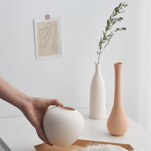 Load image into Gallery viewer, Skellig Ceramic Vase

